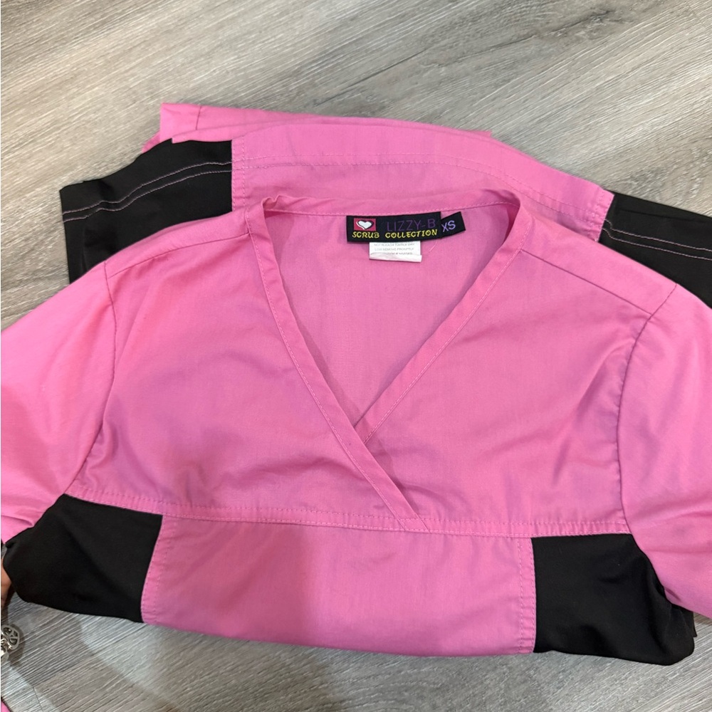 Pink and black scrubs!!